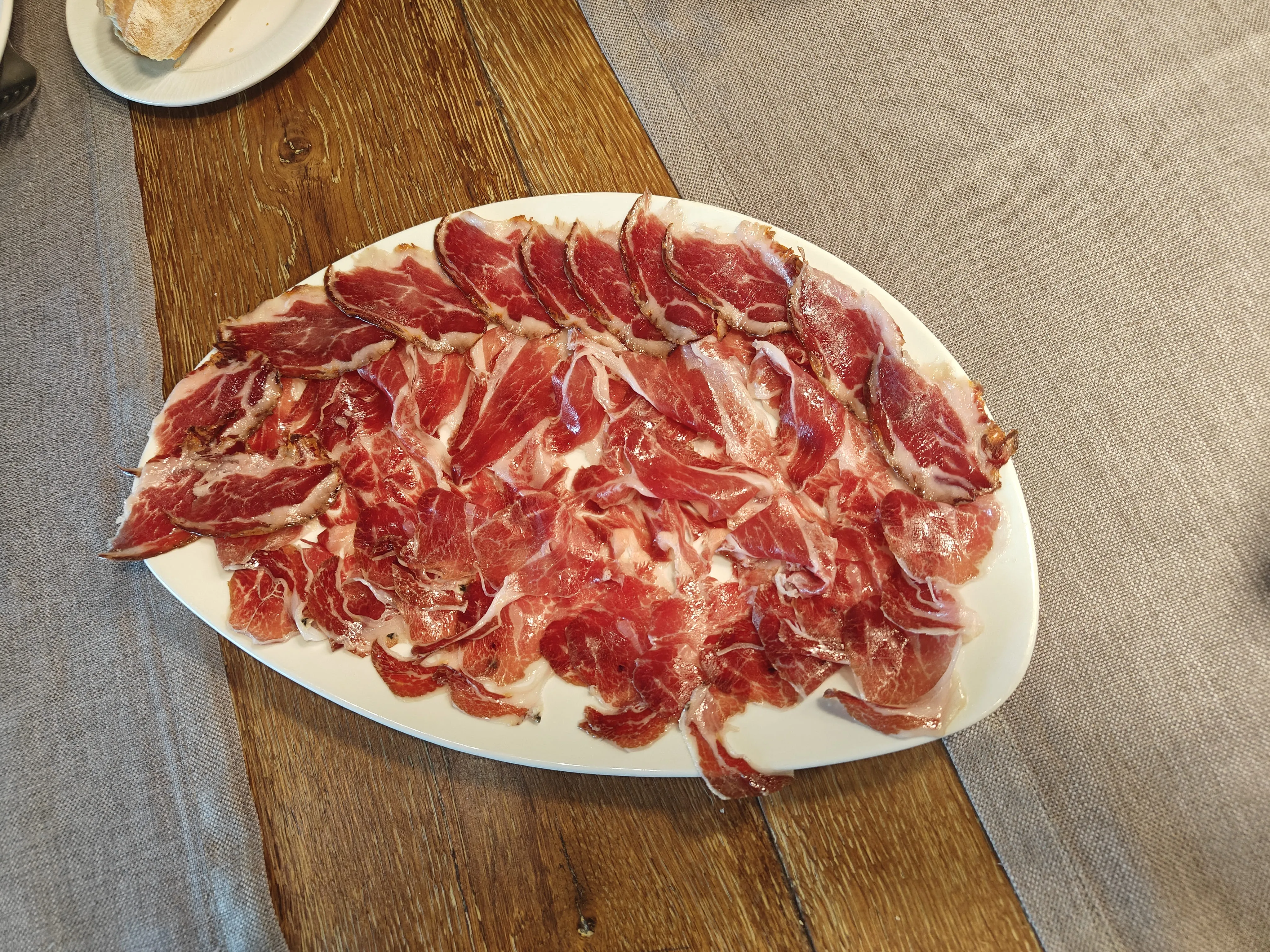 Jamón ibérico y lomo en Katxiña